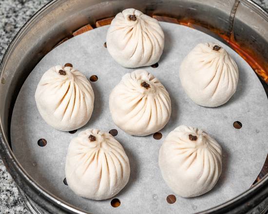 632. Steamed Bun Filled with Black Truffle & Pork 黑松露小笼包